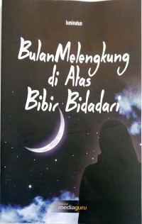 Bulan melengkung di atas bibir bidadari